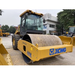 Xe lu rung XCMG XS143J - Tự trọng 14 tấn, tổng lực tác dụng 35 tấn 